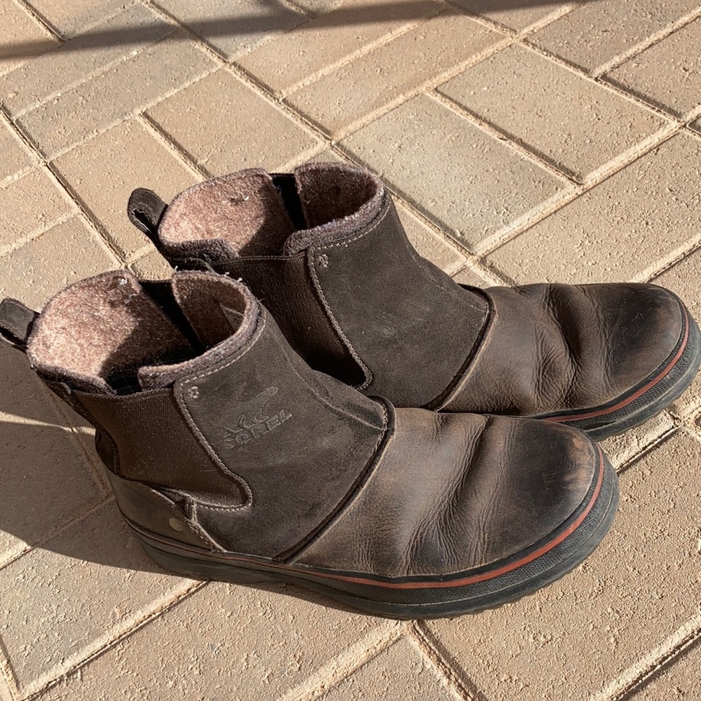 Sorel Men’s Chelsea style boots